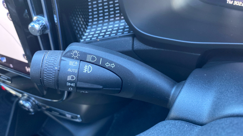 Volvo Xc40 2.0 B4P R DESIGN 5dr Auto Petrol Estate